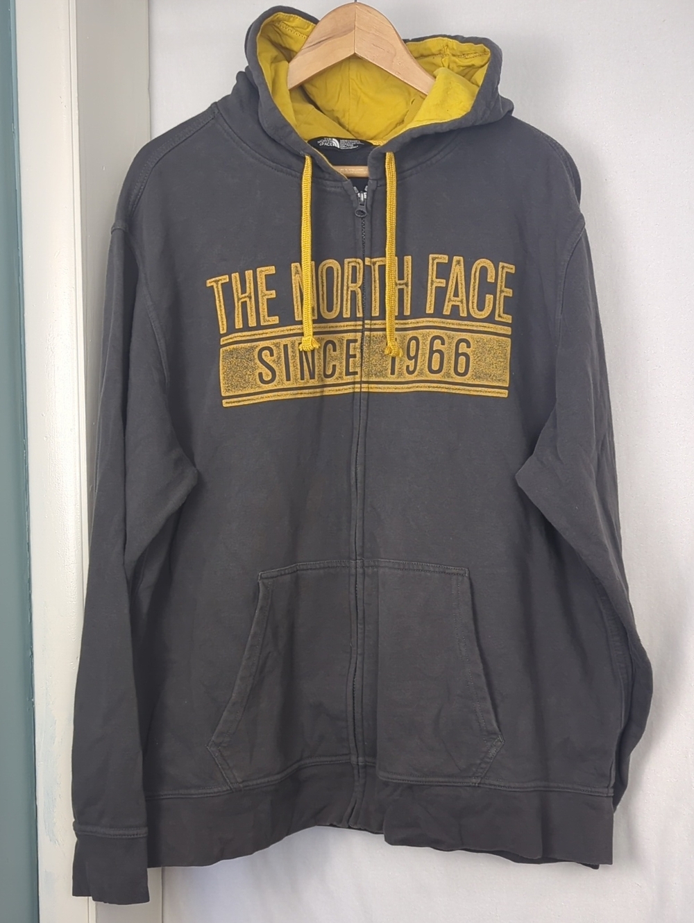 THE NORTH FACE Men’s 2XL Gray & Yellow Full-Zip Hoodie